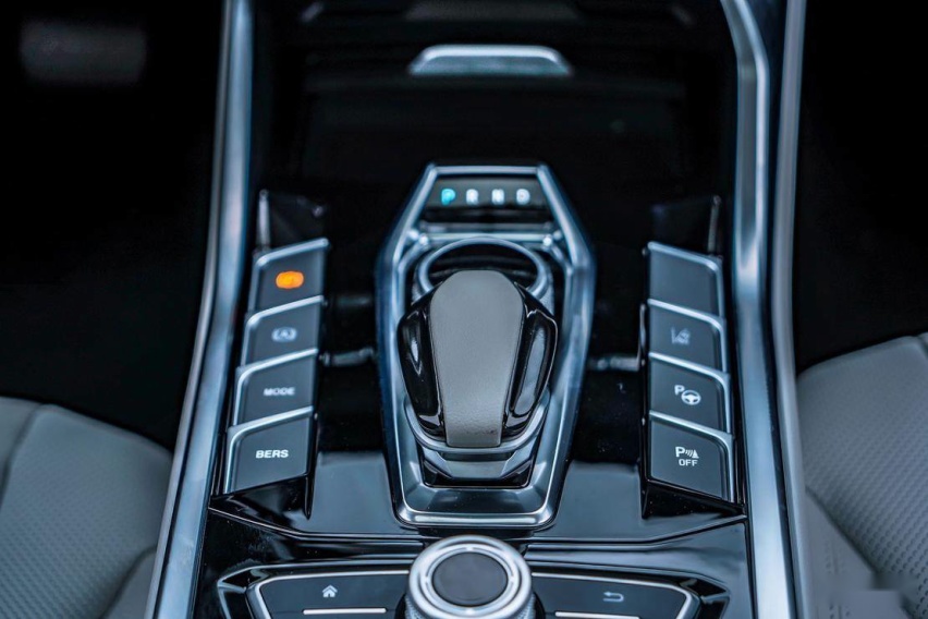 FORD_LingJie_EV_NS_01_50.jpg