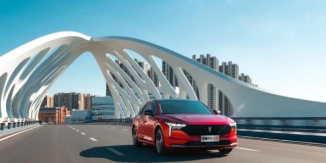 新知达人, 2.0T ，224马力！“家轿”再不是标签 试驾奔腾B70