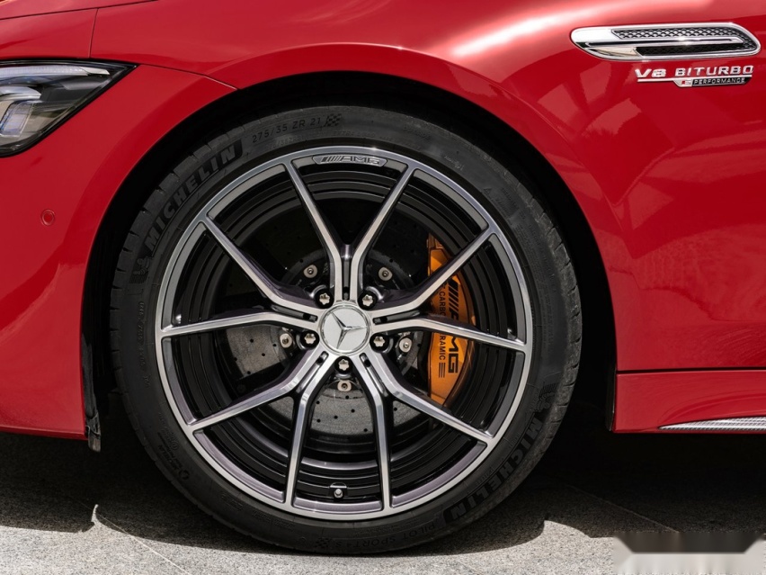 源自F1的四门轿车 全新奔驰AMG 百公里加速2.9秒！