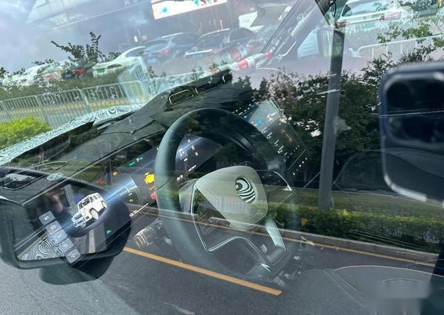 比亚迪发布仰望R1预告图，新车将于1月5日正式亮相