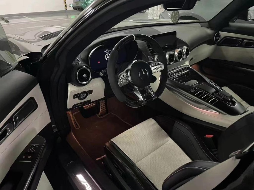 熊猫配色奔驰AMG GT C