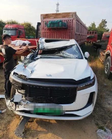 遭遇严重车祸而安全气囊又未弹出，理想ONE是怎么了？