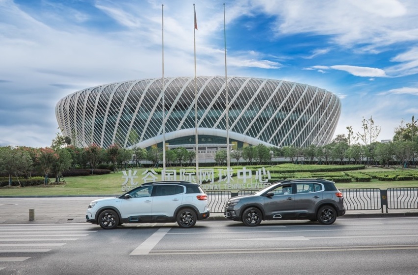 图片包含 路, 户外, 汽车, 建筑描述已自动生成