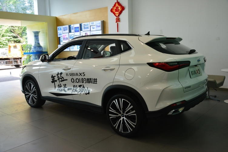 真正意义上的10万级运动型SUV 长安欧尚X5到店实拍