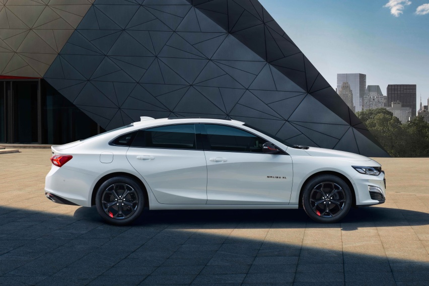 16万就能买到这台2.0T合资中型车，你还会考虑速腾吗？