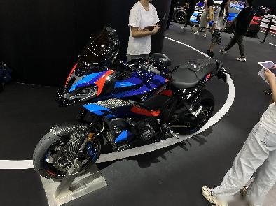 直击实拍！2024广州车展，你想看的豪华车都在这!