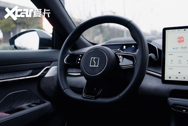 极氪式操控再获认可,极氪001斩获《最佳操控车》大奖