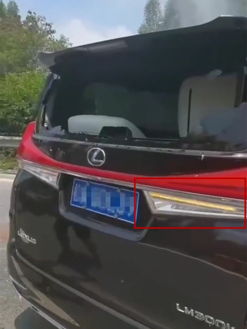 太不靠谱了！百万豪车雷克萨斯LM，碰撞后车门无法解锁