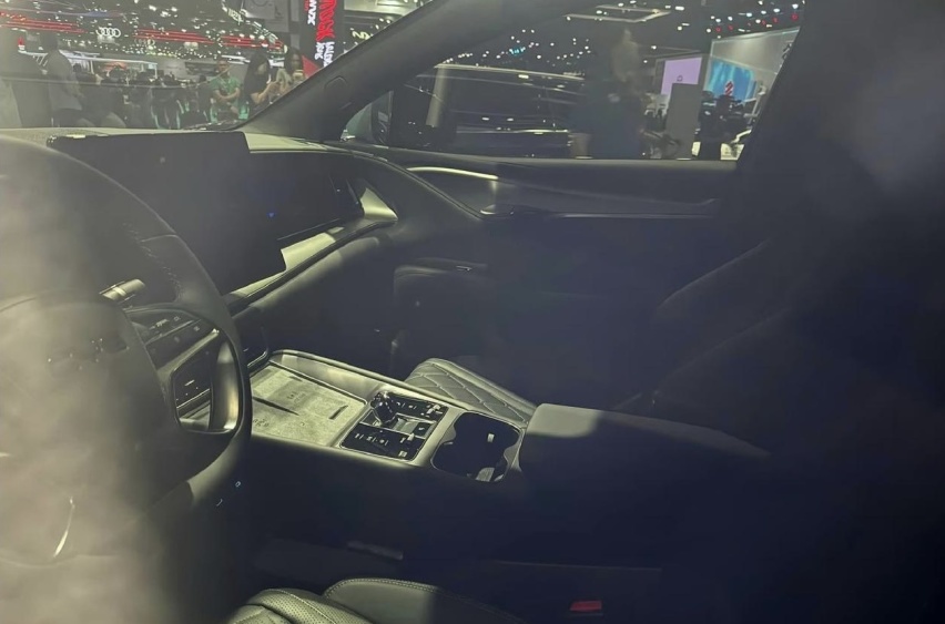 比亚迪海狮07 EV现身街头，大过Model Y，配530马力+云辇