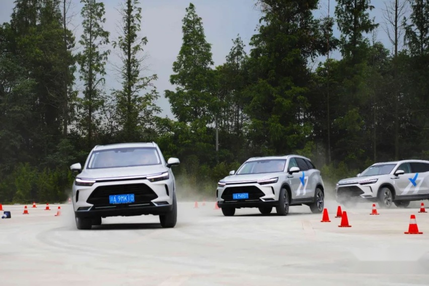 纯粹极致绝不是说说而已，BEIJING-X7用实力证明自己