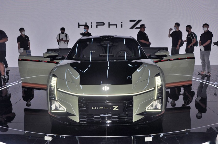 如同未来飞行器一样，实拍高合HiPhi Z