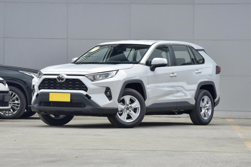 红旗HS3全面对比RAV4，谁才是“高配低价”的代名词？