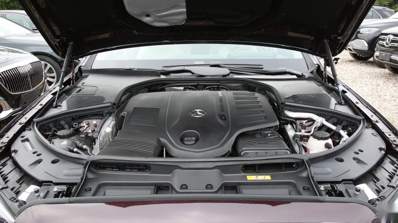 奥迪A8L Horch养车成本解析，5万元/年够不够养百万级豪车？