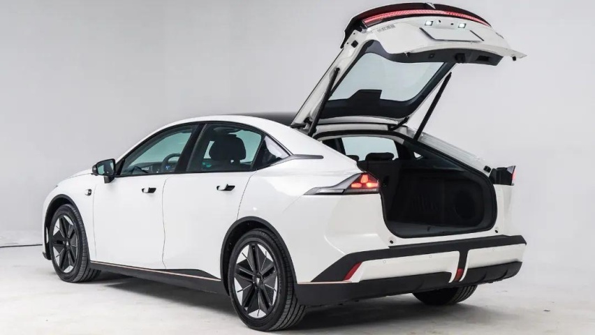 比Model 3便宜10万!长安深蓝SL03值不值?