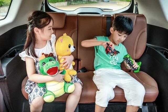 海马7X成功圈粉"女儿奴"李锐，网友：听闻要搞大事