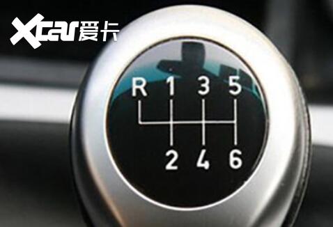 手动挡起步经常熄火或者油门踩太深对发动机有什么危害？