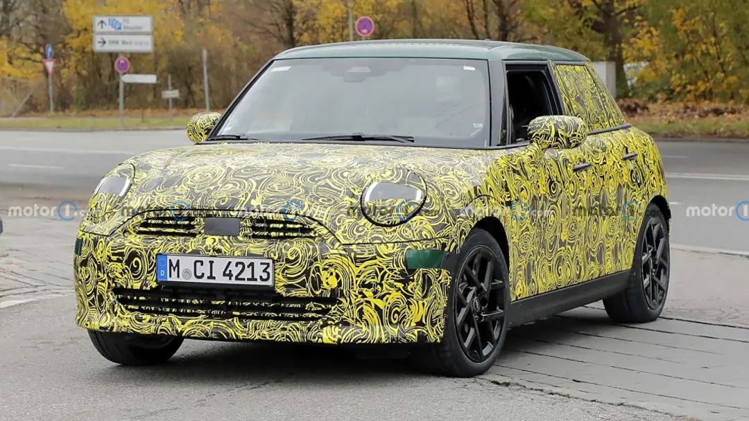 全新MINI COOPER五門版諜照都出來了!國產(chǎn)版還在拖 全新MINI COOPER五門版諜照都出來了!國產(chǎn)版還在拖