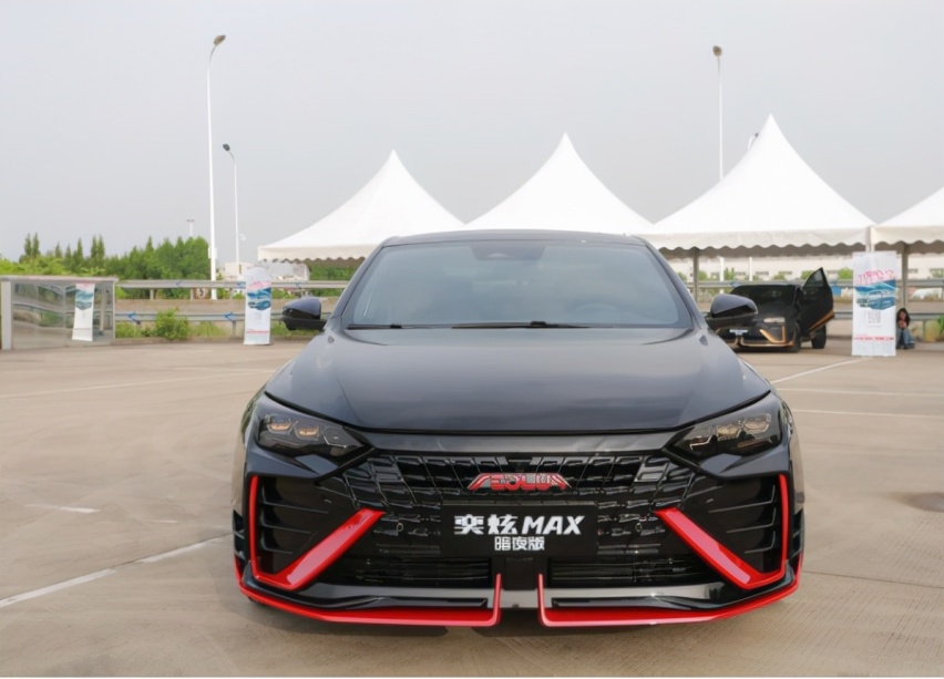 加装外观运动套件，武装到牙齿，奕炫MAX暗夜版售价12.79万元起
