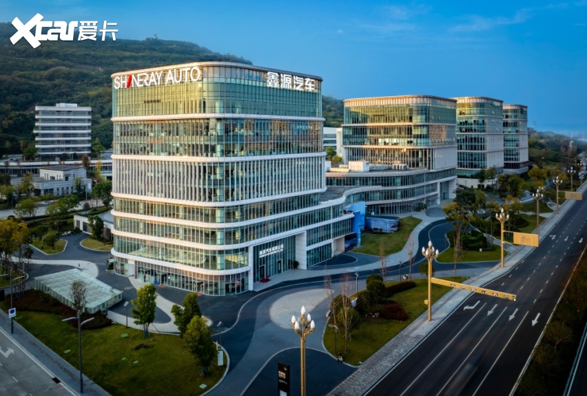 鑫源汽车品牌焕新发布：不卷“沙发”，卷向上！