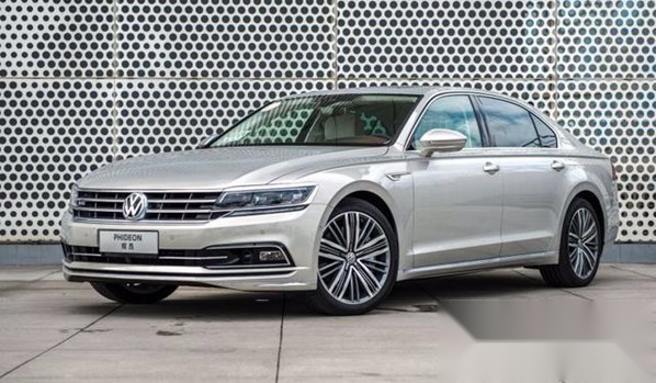 大众辉昂一口气降12万，最低22万多就能提裸车，真香！
