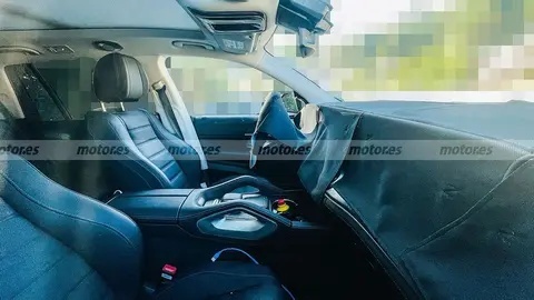 三叉星大灯玩出新花样，中期改款奔驰GLS路试曝光