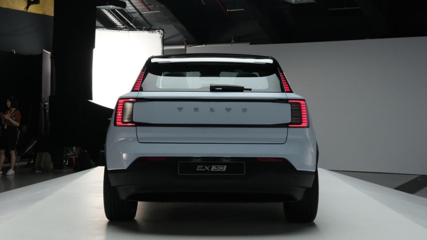 沃尔沃最小的纯电SUV，续航480km，每月养车约700元/月？