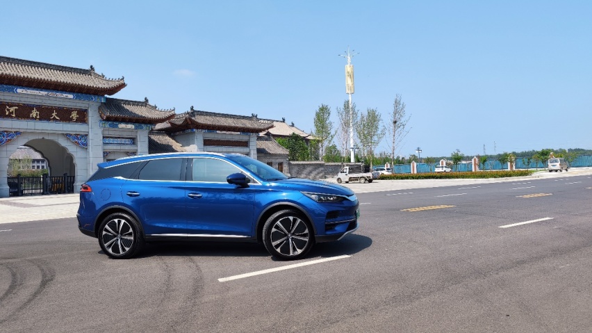 6座布局/4.4秒破百 试驾2022款唐EV 诚意满满的家用车
