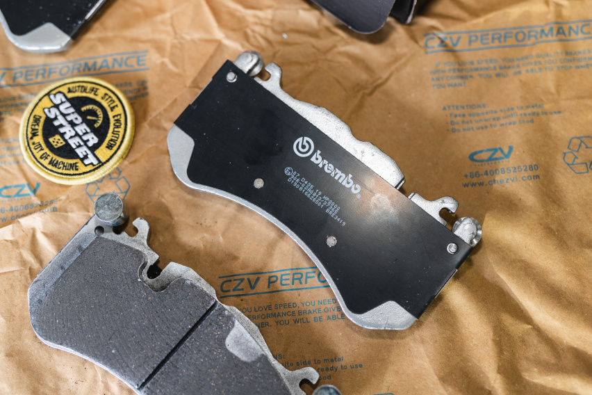 奔驰E级更换Brembo HP2000刹车片CZV打孔刹车盘
