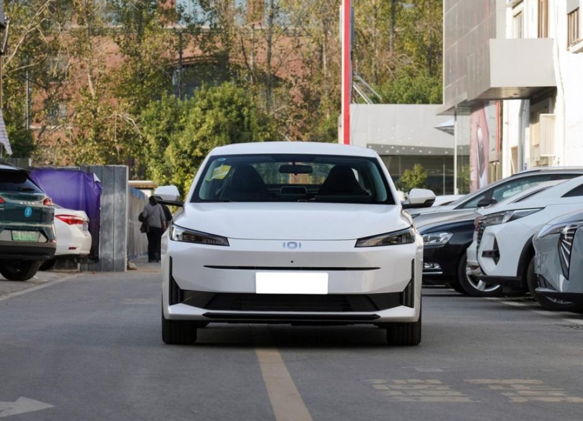 又一台挑战比亚迪秦PLUS DM-i的混动车，启源A05价格更低