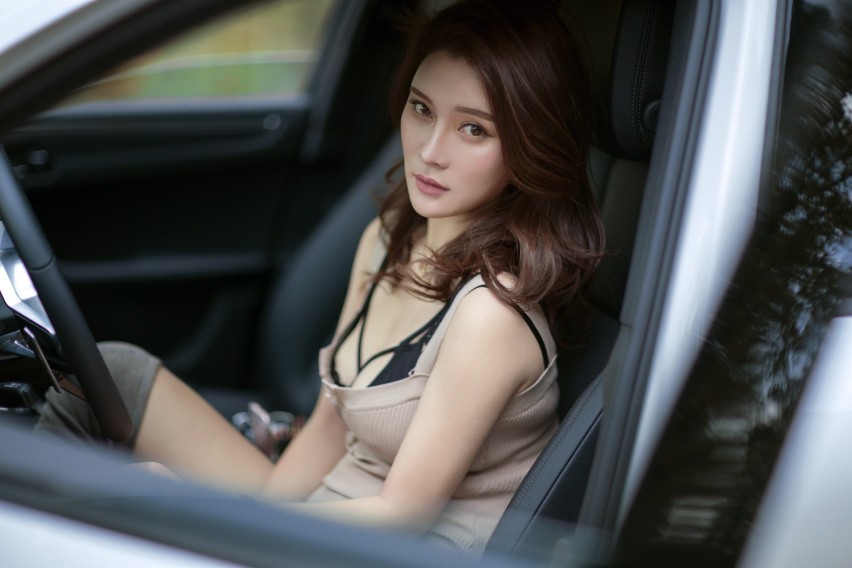 [寂寞赛道] 生活中的妹妹之保时捷MACAN 郊外写真
