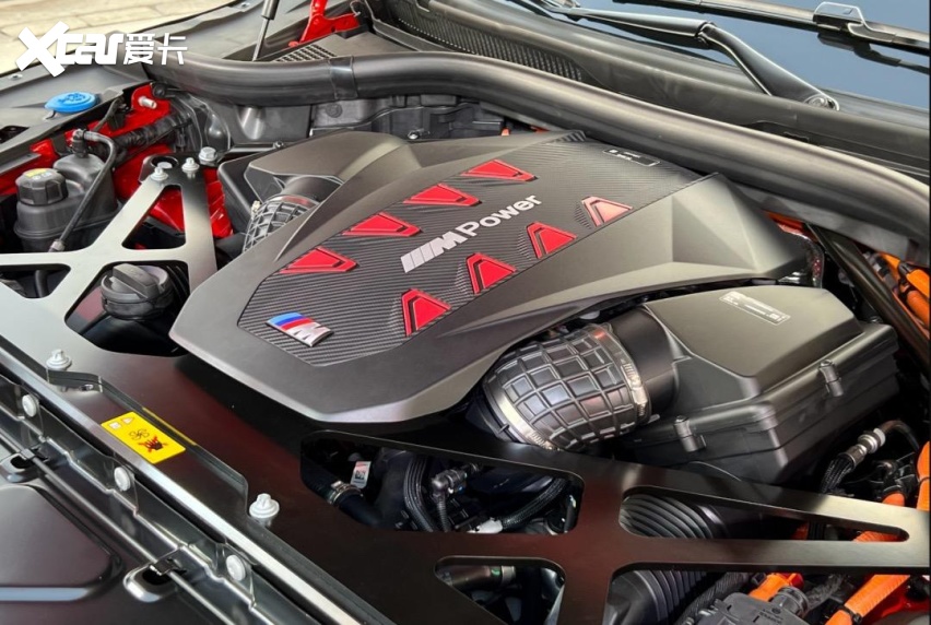 最贵插混suv宝马xm上市,搭载4.4升v8发动机,售价230万元
