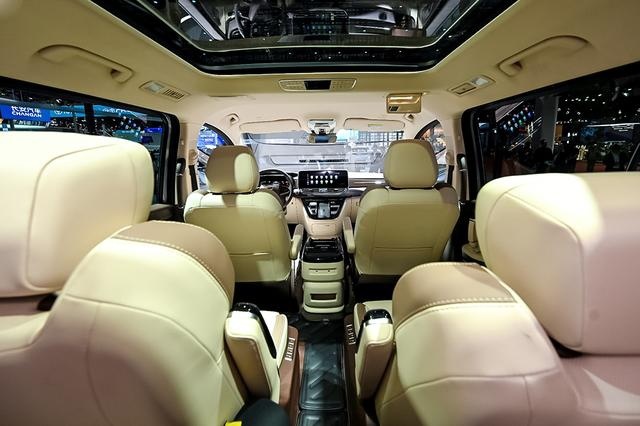 朱亚文抢眼？奔腾小马、M9、T90三款新车满足不同需求更值得驻足