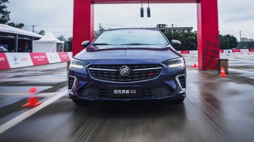 预算不多却想买性能车？这车被称“美系弯道王”，了解一下？