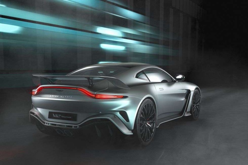 新阿斯顿马丁：5.2L V12，引擎里藏猛兽 马力近7百，全球333台