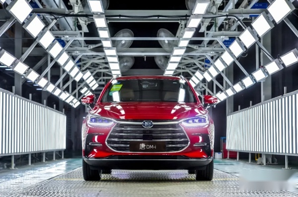 比亚迪唐DM-i正式下线!续航超1000km，油耗仅5.3升