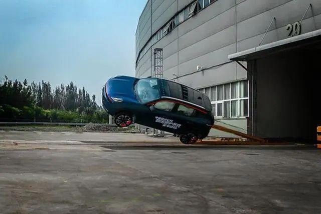 成都有座无人工厂？参观最先进生产基地，揭秘领克06如何炼成