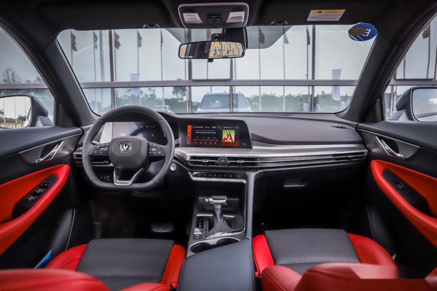 10万块买一台动力越级小型SUV？试驾长安CS35 PLUS