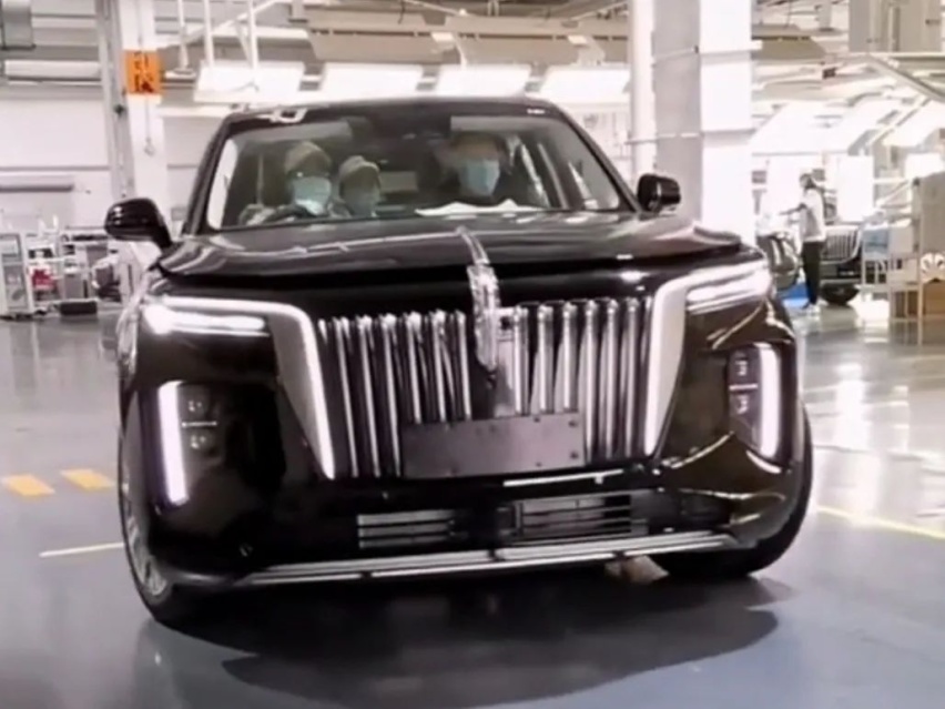 最新车讯：中国旗舰SUV实车曝光！又一豪华品牌要推长轴SUV