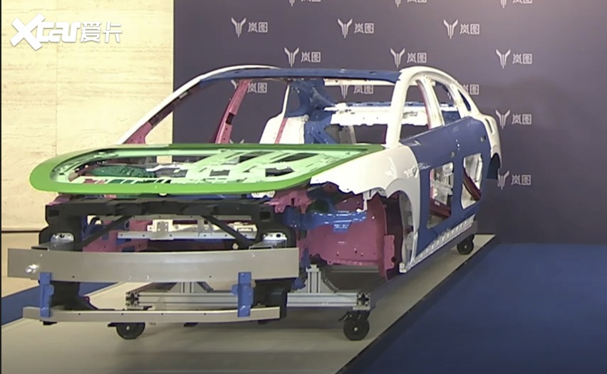 262km超长纯电续航 岚图追光PHEV 25.28万元起