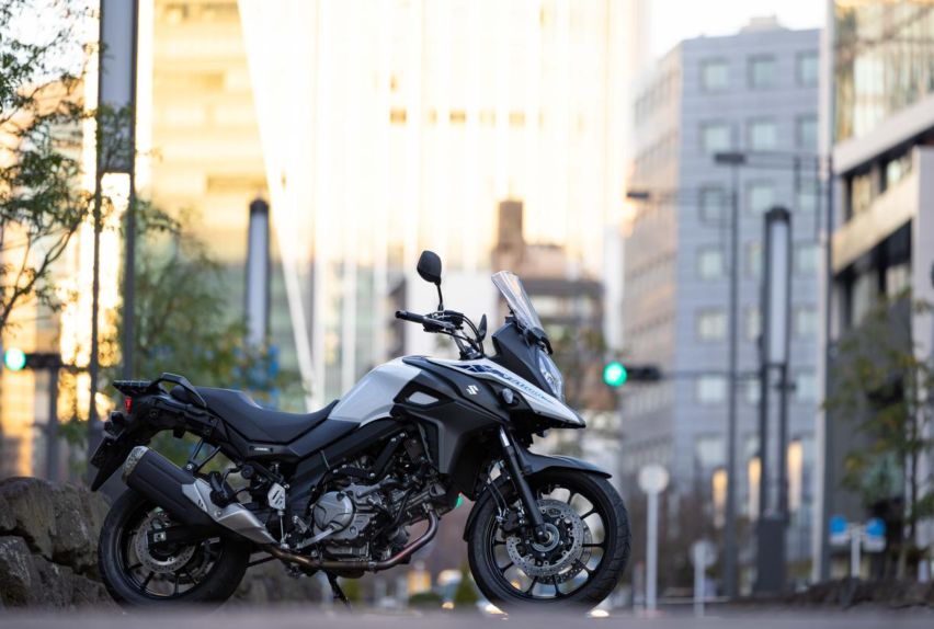 中排量休旅摩托，2023款铃木V-Strom650，配置一般机械性能强