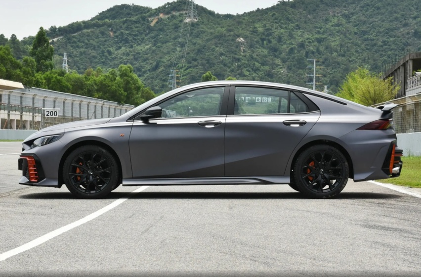 出厂就带大尾翼！售价13.68万元，影豹R-Style赛道版正式上市