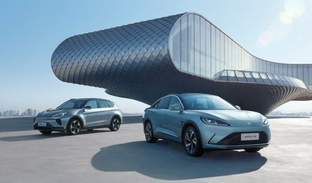 极狐汽车宠粉无上限！购车0压力、用车0成本”不要太爽
