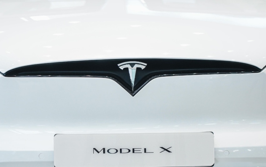 内饰大变样，零百仅需2.6秒！近距离体验特斯拉Model X Plai