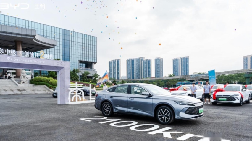 比亚迪秦L交付，百公里2.9个油，续航2100公里
