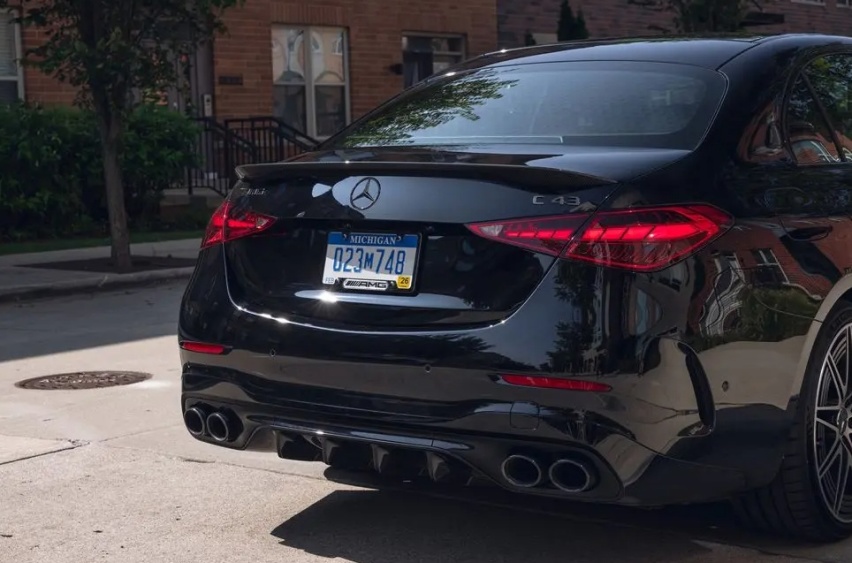 能进AMG车友群！新一代AMG C43 轿跑版，少两缸动力还够不够带劲