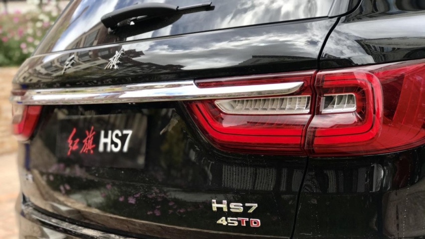 性价比提升！新款红旗HS7上市，27.58万起，新增2.0T