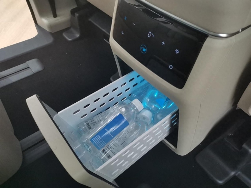 湖北骏马志恒展车到店 魏牌高山预订全面开启
