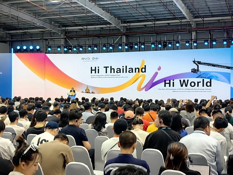 比亚迪第800万辆新能源汽车下线