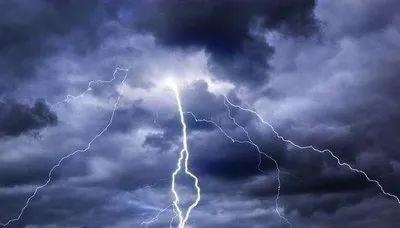不会吧，不会吧，不会吧！雷雨天不能加油吗？