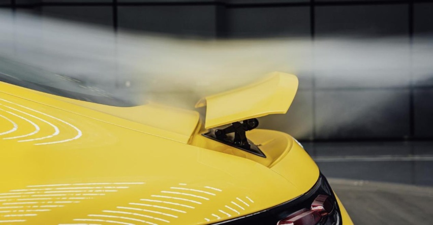 新一代奔驰AMG GT跑车，4.0T V8+9AT，液压防侧倾锻铝悬挂
